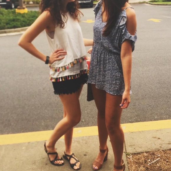 Sadie & Sage Floral Romper - Picture 5 of 5